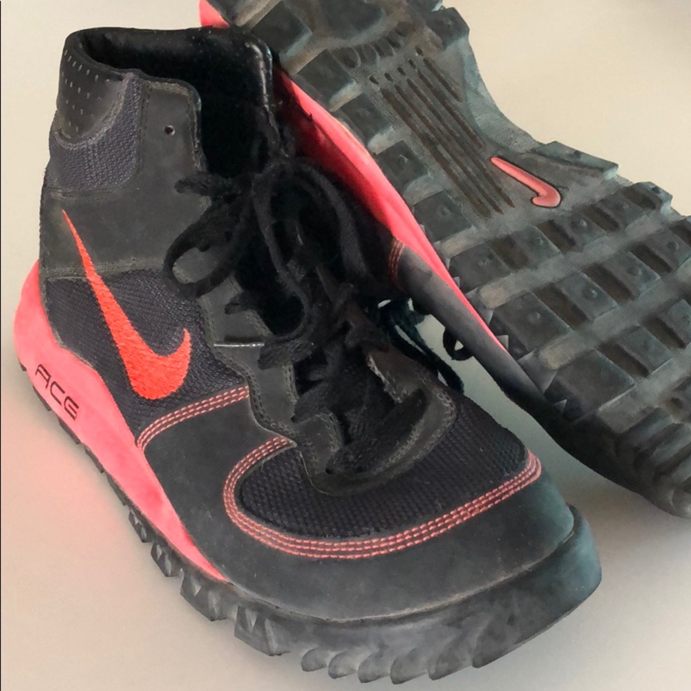 NIKE ACG Hiking Boots
